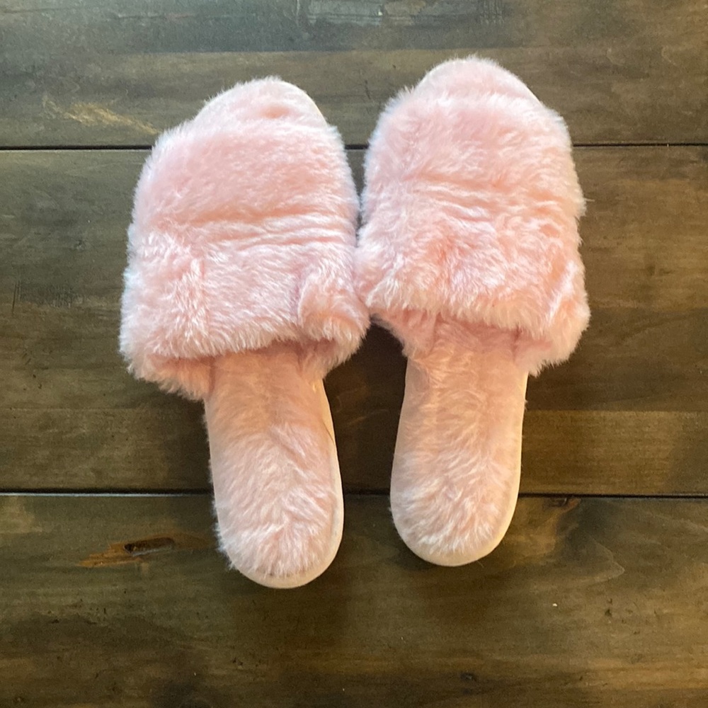 Vintage Madye’s pink fuzzy slippers small 5-6 made in the USA- washable